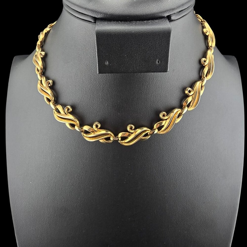 Vintage Trifari Gold-Tone Collar Choker Necklace With Swirl Links PAT PEND
